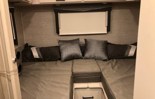 2022 Thor Motor Coach Vegas 24.1 Sleeps 6!