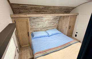 2025 Gulf Stream Enlighten “Sutton” Sleep 8