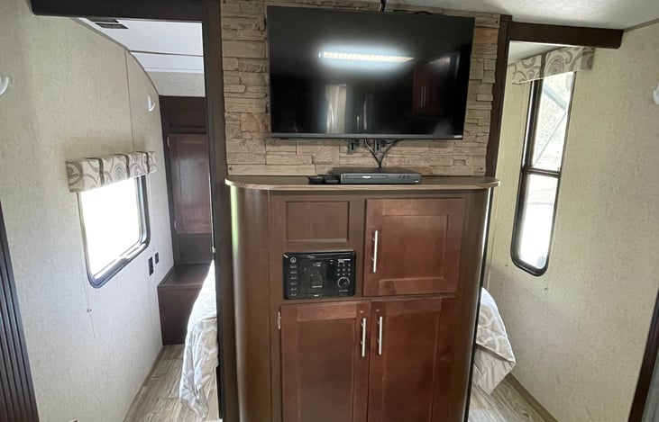 Smart tv and Blu-ray player