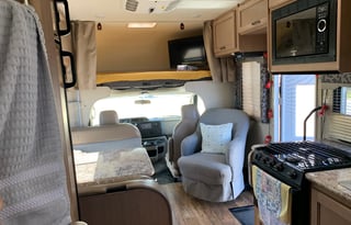 Angie and Eddie's THOR 4 WINDS Class C