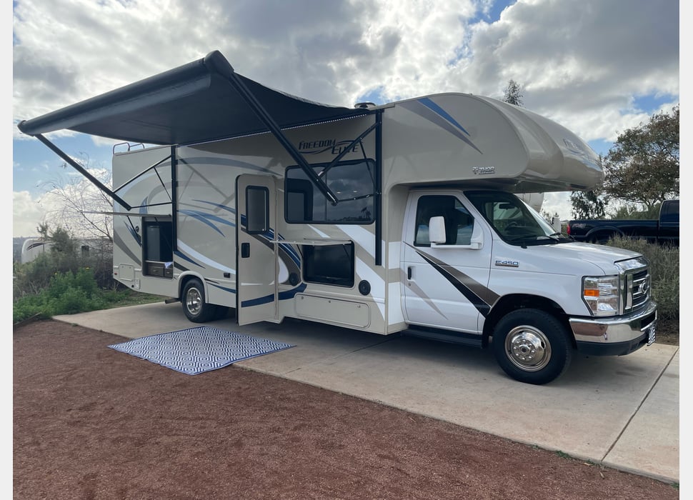Class C Motor Home rentals in Alpine