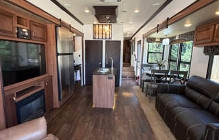 2016 KZ Durango Gold 8 Guests - DELIVERY ONLY