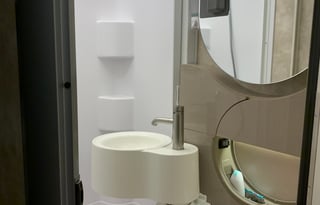 Luxury Diesel-Dog Friendly-Easy to Drive-Sleeps 6