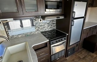 T3 - 2019 Salem Cruise Sleeps-10!! Huge Space