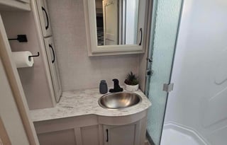 2024 Fleetwood Flair – Ultimate Luxury on Wheels!