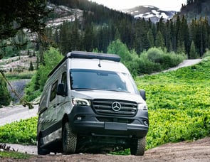 Winnebago Revel 44E