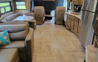 Family Fun Coach-MN-Bring Fido -2Bath! - 2019