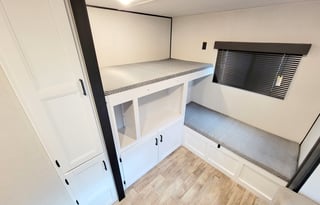 Z RV Adventure "MOON"