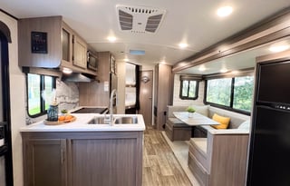 FULLY LOADED Spacious Bunkhouse