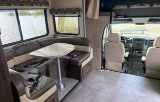 2018 Mercedes Sprinter. 25' & 14mpg!