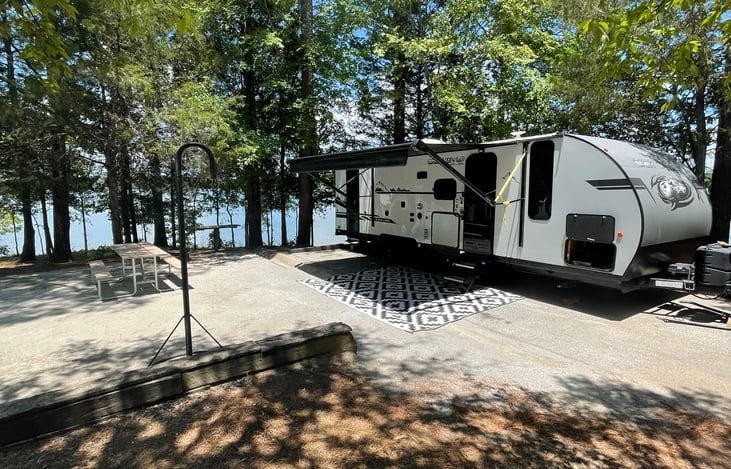 Full set up sleeps up to ten, 6 very comfortable