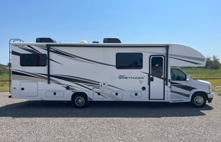 The Cowtown Coach! - AutoLevel, 2 A/Cs, Bunk Model