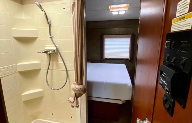 Ace of the Roads - Shower