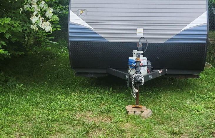 Front view. Propane and battery on hitch. Can carry one or two propane/batteries.