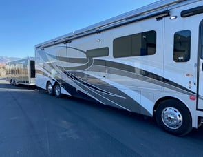 Fleetwood RV Discovery LXE 44B
