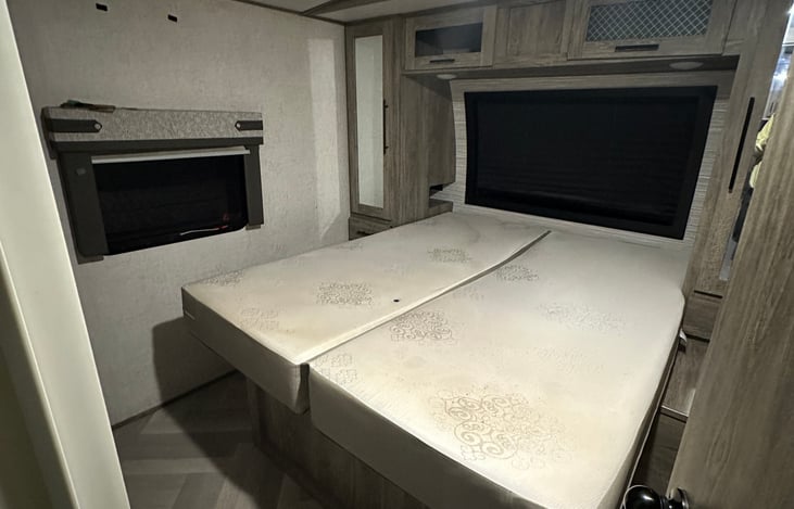 Master bed Queen size