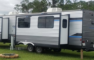 2022 Coachmen Legacy Edition 37 ft 303RKDS
