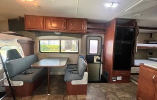 2014 Winnebago Minnie Winnie 31K