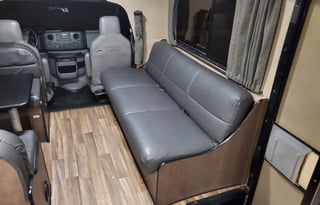 2019 Thor Motor Coach Four Winds 28A with solar
