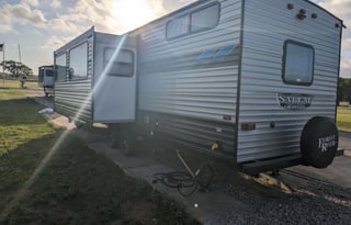 2022 - Sleeps 10! Delivery Available!!