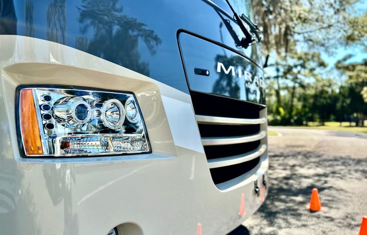 projector headlights with fog lights will light the night roads safely.