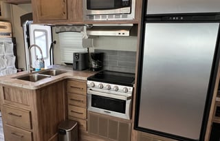 Luxury Family RV • Sleeps 7 • Fully Stocked