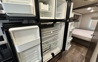 GET IN AND GO! 35' Class A 2020 Winnebago Vista