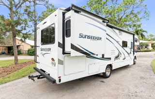"Sunny"-Super fun and roomy Sunseeker RV