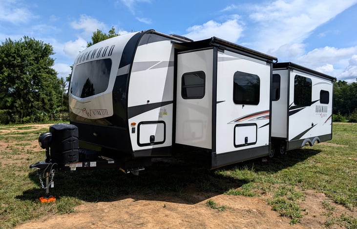 Luxury 35ft Rockwood Ultra Lite! Features dual slides, comfy recliners, private Queen suite with reading nook, full kitchen & outdoor grill setup. Windows throughout. Perfect glamping for up to 3!