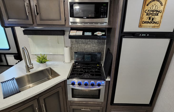 Full kitchen very functional lots of extras provided