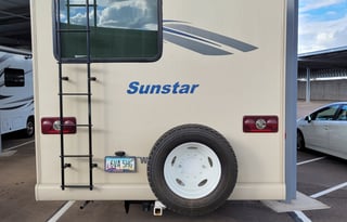 2018 Winnebago Sunstar 27PE