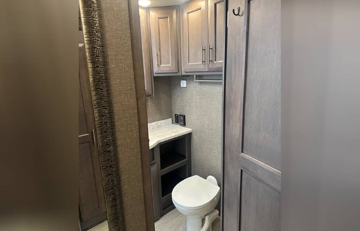 Ample sized toilet, shower and zink.....