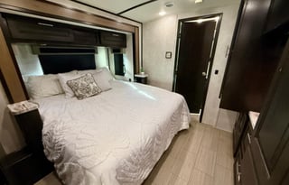 2020 Class A***King + 1.5 Baths*