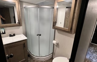 Large Toy Hauler that sleeps 8