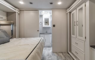 Ultra Luxurious - Bunkhouse - 2 bathrooms