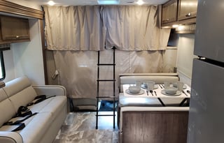 32ft 2023 Conquest Class-C RV - Pet Friendly!