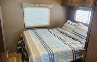 32' Bunkhouse  - Your Home Away From Home