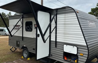 ‘23 Coleman Lantern Ready-To-Go Travel Trailer
