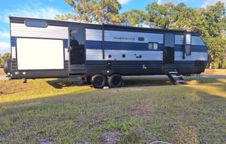 "Ellie Mae" Bunk Room/ Full Outside Kitchen