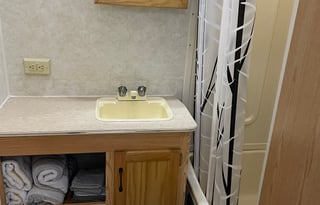 2000 Keystone Hornet 285L - pet friendly