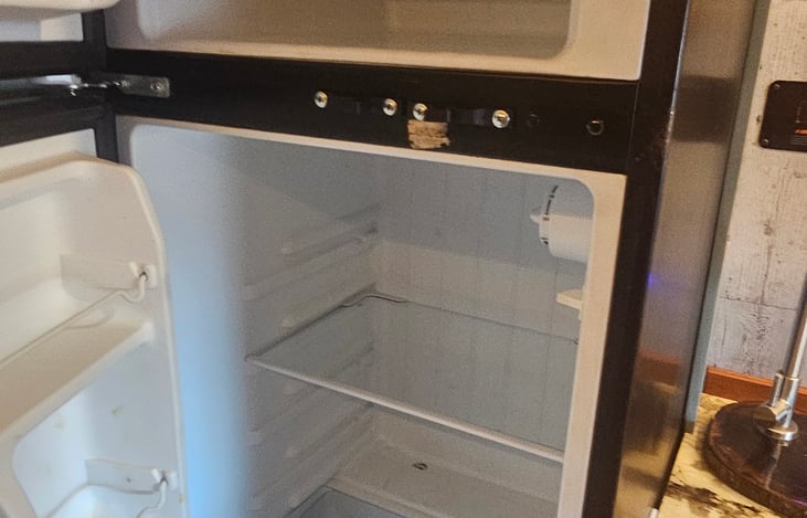 7.5 Cu ft Refrigerator / freezer 120V