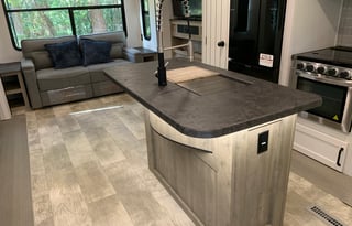 "Anzola" Private Bedroom -  Huge Living /Kitchen