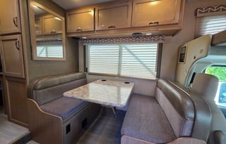 2019 Thor Motor Coach Daybreak 22DB