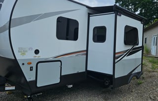 Finger Lakes RV Rentals Lil' Bit