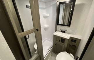 *Fully Stocked* 2022 Surveyor Legend 19BHLE