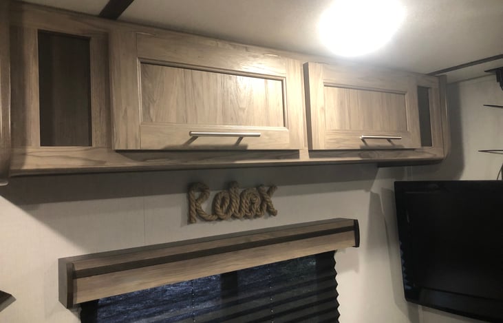 Storage above dinette table