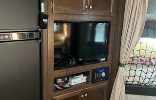 Conrad’s kid & pet friendly fifth wheel