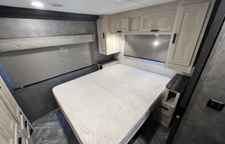 32*NEW 2023* Luxury SUNSEEKER 10 Sleeper w Bunks!