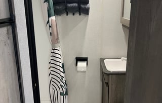 EZ TO TOW, FULLY STOCKED 2021 Keystone Mini