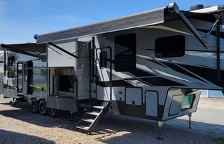2020 Keystone Raptor 423 Toy Hauler GarageDelivery